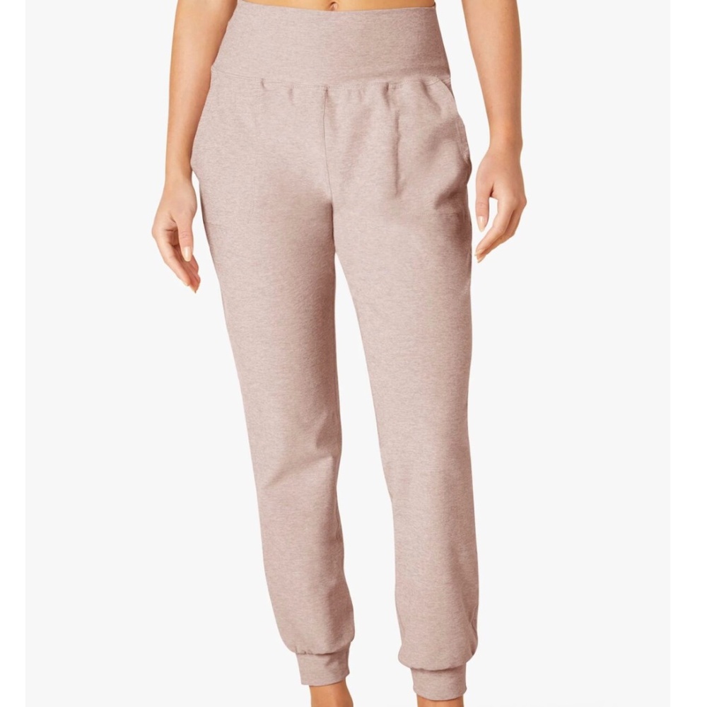 Medium Beyond Yoga Spacedye Joggers in Chai